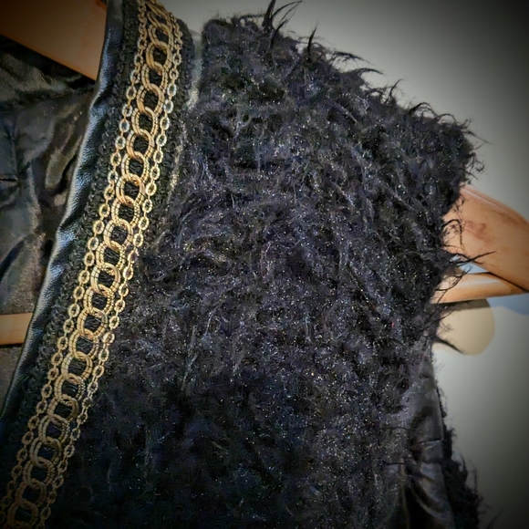 Warm Faux Fur Vest, size M - Picture 4 of 12